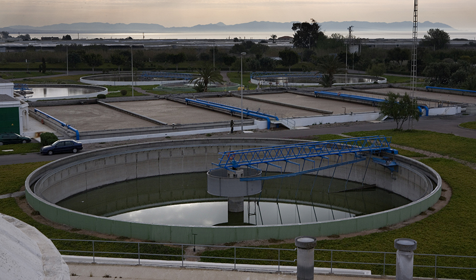 
			      Imagen aérea de una estación depuradora de aguas residuales (EDAR) similar a la que se construirá para dar servicio a Polopos, Rubite y Sorvilán.			    
			  