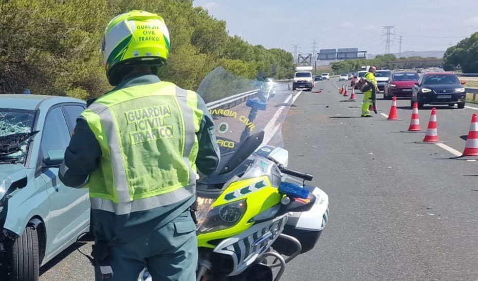 Cuatro heridos al colisionar dos turismos en La Carlota